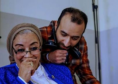 عمرو سلامة ووالدته