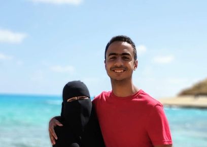عمر طاهر ووالدته