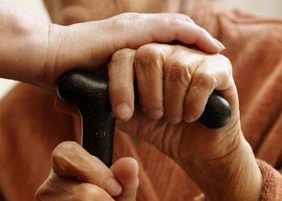 ماذا يفعل من قصر مع والديه في حياتهما؟