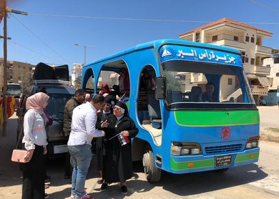 الراهبات يستقلن الطفطف ويتوجهن للجان رأس البر للإدلاء بأصواتهن