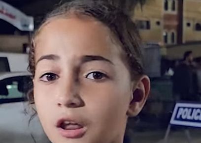 فتاة فلسطينية تروي معاناتها اثناء النزوح