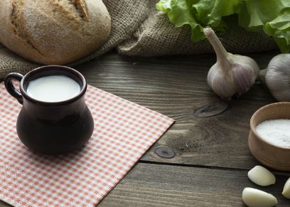 7 فوائد علاجية للحليب بالثوم