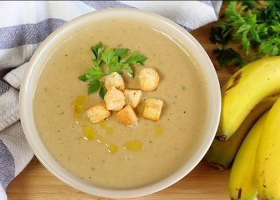 طبق شوربة موز بالطماطم والحليب