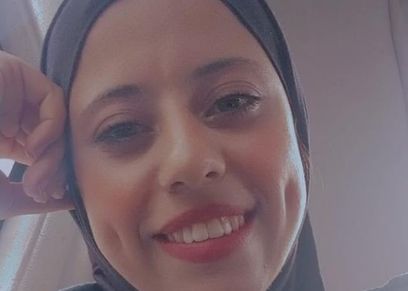 الفتاة صاحبة البوست