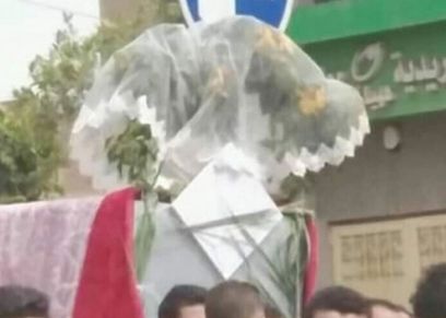 نعش عروس ههيا مزين بالطرحة والورود
