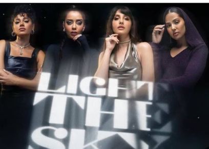 فريق أغنية Light The Sky