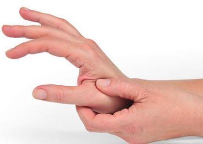 كيف يمنع B12 وD وE التنميل المزعج؟