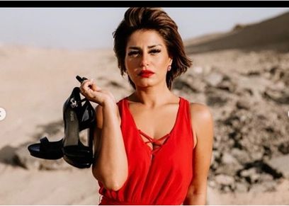 منة فضالي تخضع لأحدث جلسة تصوير وسط الصحراء