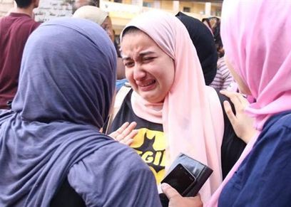 بالصور| طلبات تسخرن من جمع