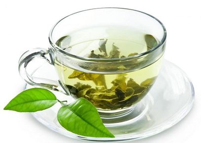 خبيرة تجميل: الشاي أفضل وسيله لازالة المكياج
