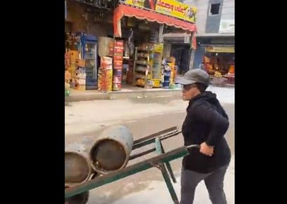أم كريم بائعة الأنابيب