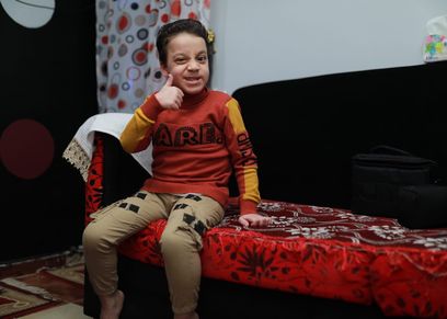 الطفل أحمد مريض ضمور العضلات