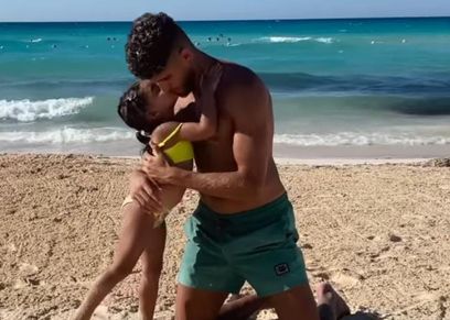 اللاعب أحمد الشيخ وابنته