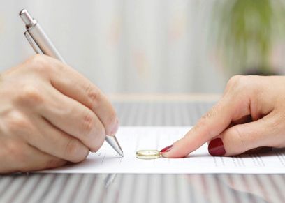 حقوقيات من يحاول وصم المرأة المطلقة بالعار