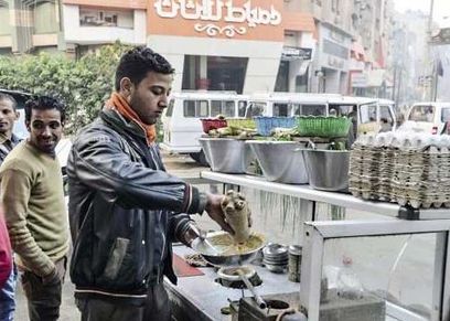 عربة فول بالشارع