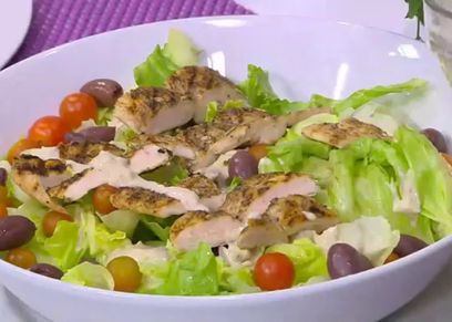 أسهل طريقة لعمل سلطة سيزر الدجاج