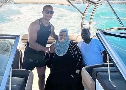 محمد رمضان ووالدته ووالده