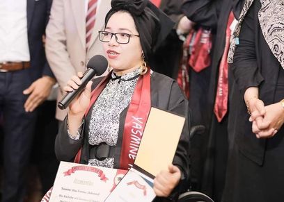 ياسمين علاء تتحدى فقدان ساقيها