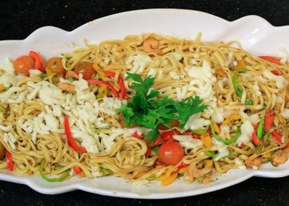 سلطة جمبري بالنودلز