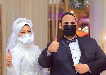 عروسان الكمامة