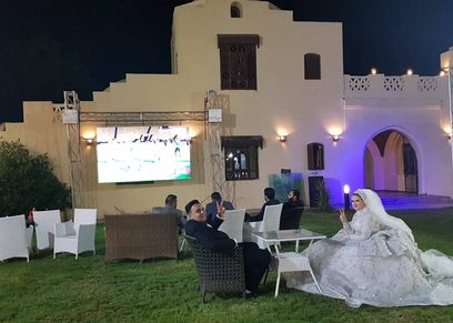 عروسان بالفيوم يؤجلان حفل زفافهما بعد مباراة مصر
