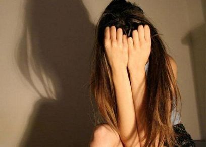 عد تأديته صلاة الظهر بالمسجد.. سائق يهتك عرض راكبة في الحافلة
