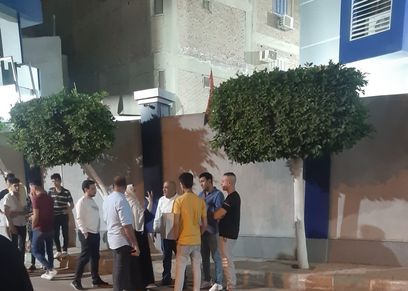 ضحايا مستريحة الشرقية أمام مركز الشرطة بعد القبض عليها