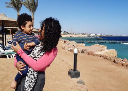 أميرة رضا تشارك في منتدى شباب العالم بصحبة ابنها الاصغر
