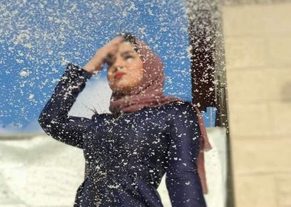 الفتاة بطلة حفلة الطلاق