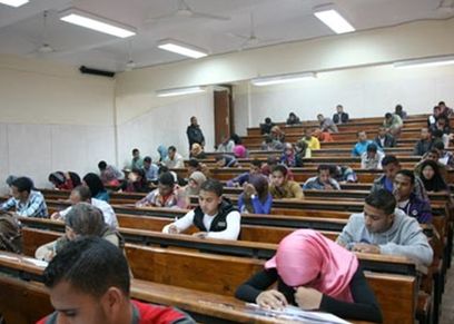تساؤلات طالبات الجامعة بشأن الأبحاث العلمية والمناهج