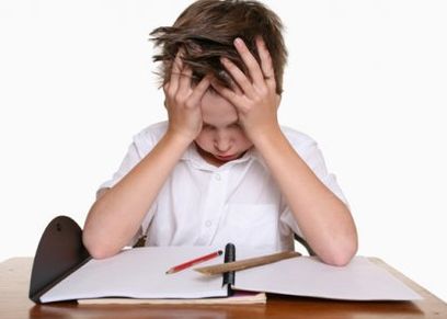 لتأثيرتها السلبية على الأطفال.. مدرسة خاصة تلغي الواجبات المنزلية