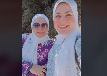 رؤى أيمن ووالدتها