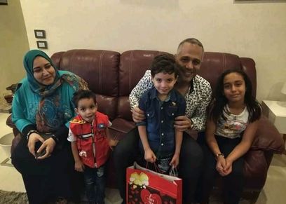 السيدة وأبنائها مع مصطفى درويش