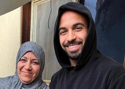 اللاعب أفشة ووالدته
