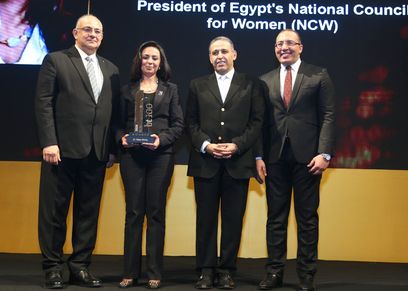 مايا مرسي تكرم عدد من الوزراء والشخصيات العامة