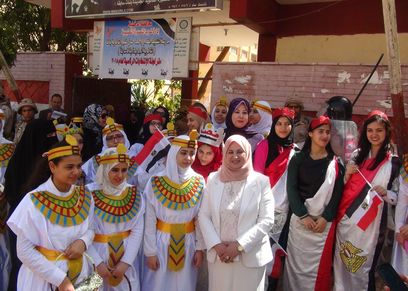 الطالبات بالزي الفرعوني أامم اللجان