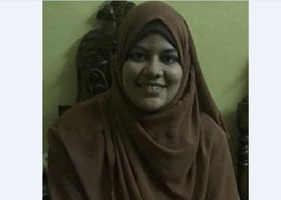 الطالبة آية