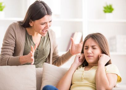 منها المناقشة بهدوء.. نصائح للأبوين للتعامل مع سلوكيات المراهقين