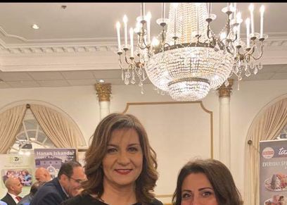 السفيرة نبيلة مكرم وزيرة الدولة للهجرة وشئون المصريين بالخارج ترتدي حلي ذات طابع فرعوني