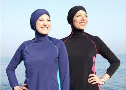 ملابس السباحة
