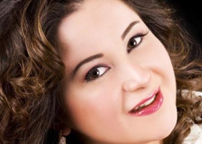 بالفيديو| مي نور الشريف تحتفل بعيد الأم مع نورا وبوسي وإلهام شاهين