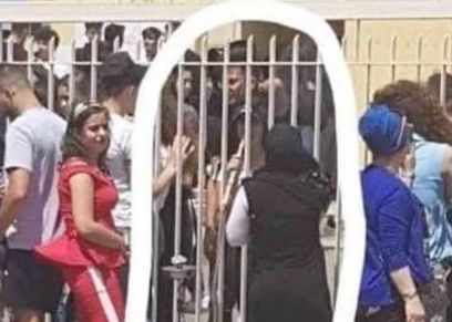 أم تقدم الشيشة لابنتها أمام لجنة ثانوية عامة
