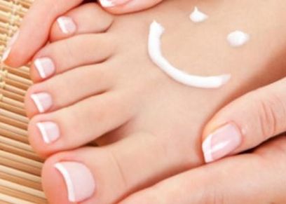 طرق ومواد طبيعية للتخلص من رائحة القدم الكريهة