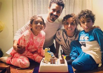 علا رشدي ومحمد داود وأطفالهما