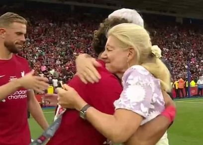 محمد صلاح وديبي هيويت