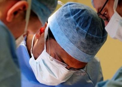 مضخات الحقن لها استخدامات عديدة منها ضمان بقاء المرضى تحت تأثير المخدر أثناء العمليات الجراحية