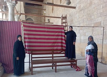 فتحية ومنى وأم محمود داخل مسجد «المؤيد شيخ»