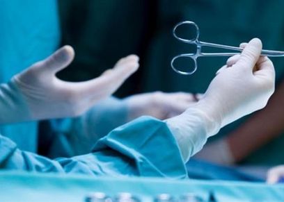 خطأ طبي يودي بحياة بريطانية.. مسعفون أجروا لها عملية قيصرية ظنوا أنها حامل