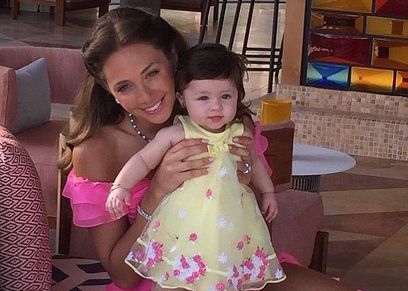 لجين عضاضة وابنتها