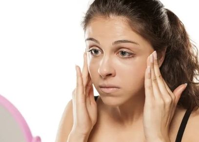  عادات يومية تدمر بشرتك